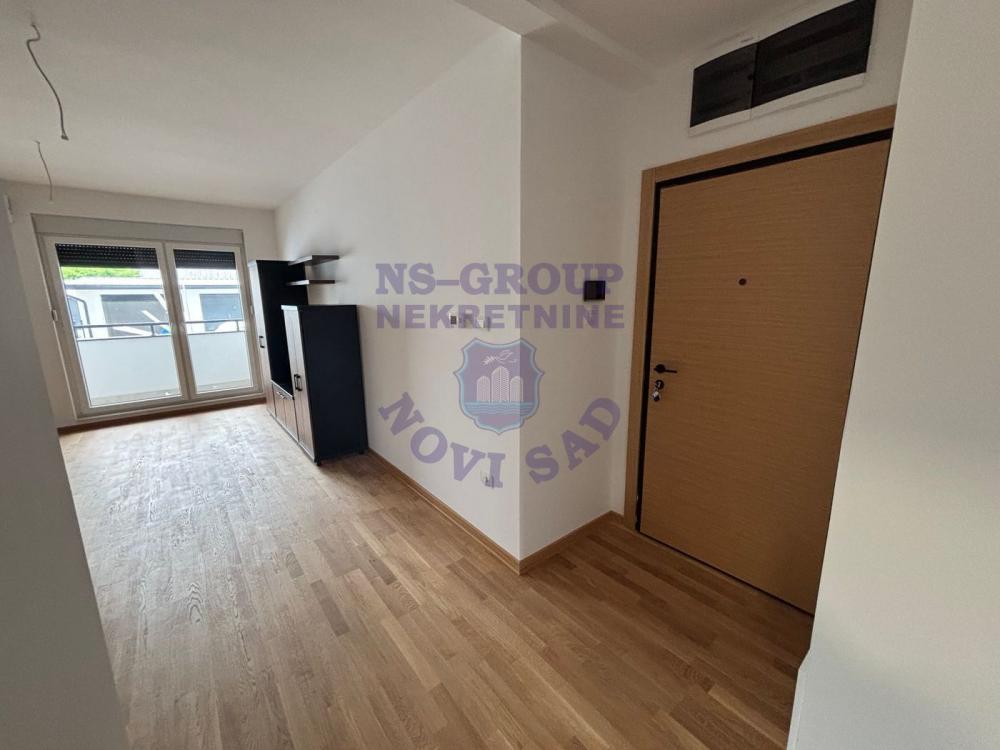 Slika 3 - Odličan dvosoban stan na Petrovaradinu! 